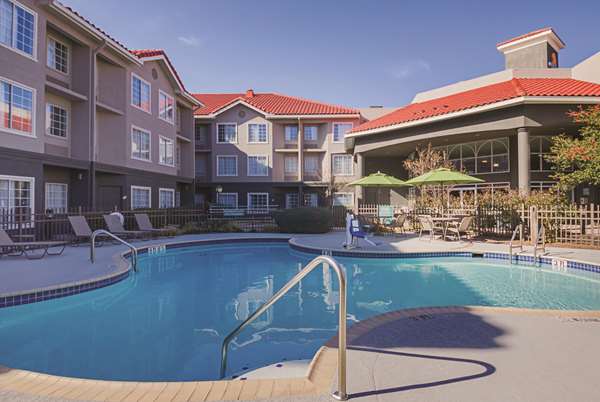 Pool - La Quinta Inn & Suites Mopac North Austin