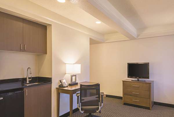 Suite - La Quinta Inn & Suites Mopac North Austin