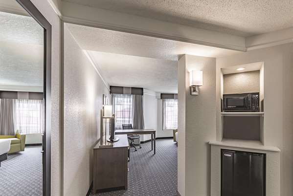  - La Quinta Inn & Suites Mopac North Austin