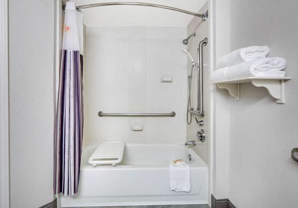  - La Quinta Inn & Suites Galleria Addison