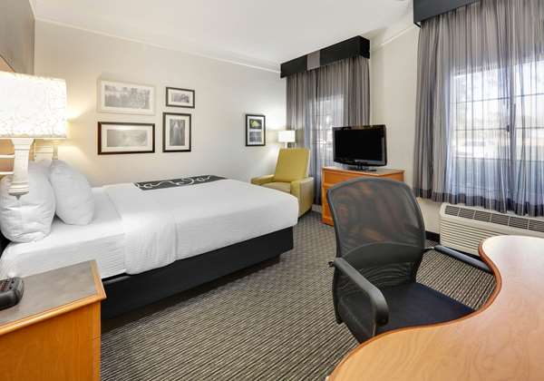  - La Quinta Inn & Suites Galleria Addison