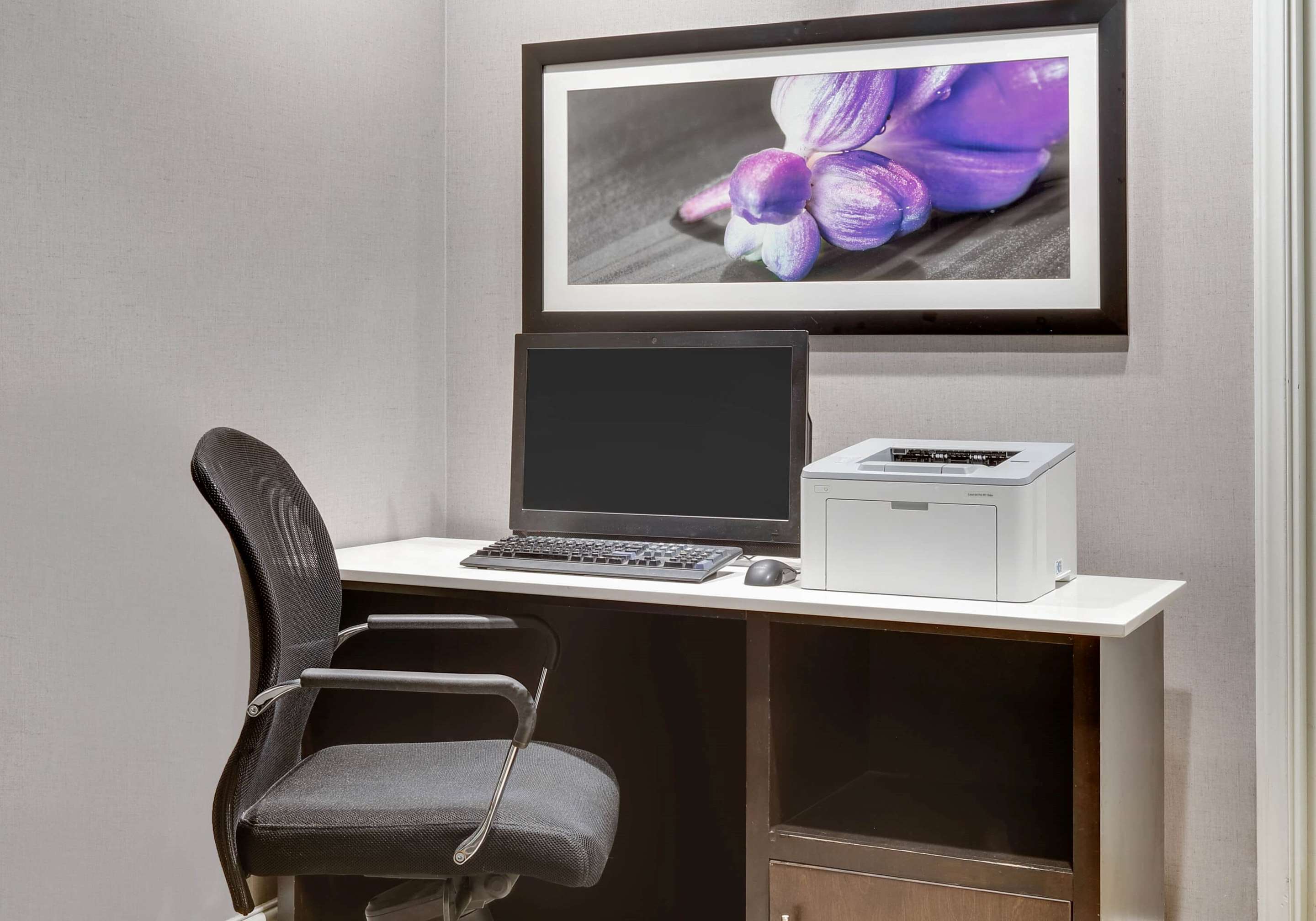 Business Center | La Quinta by Wyndham Dallas - Addison Galleria