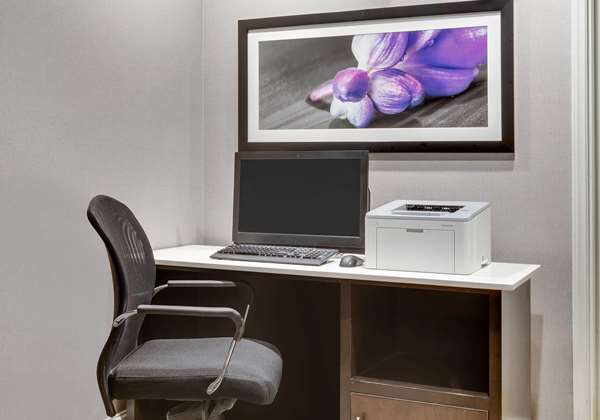 Conference Area - La Quinta Inn & Suites Galleria Addison