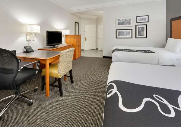  - La Quinta Inn & Suites Galleria Addison