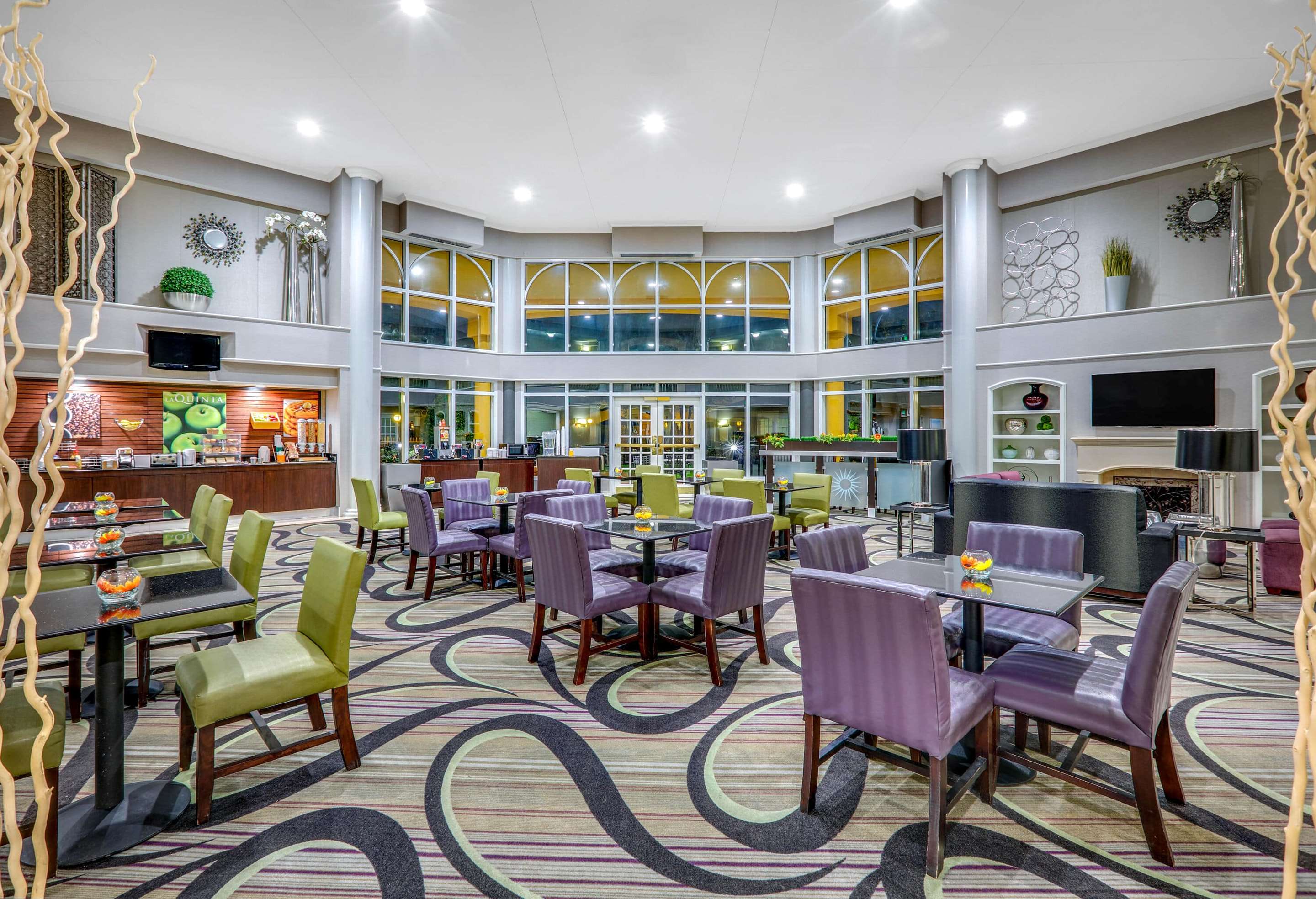 Lobby | La Quinta by Wyndham Dallas - Addison Galleria