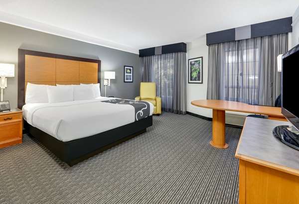  - La Quinta Inn & Suites Galleria Addison
