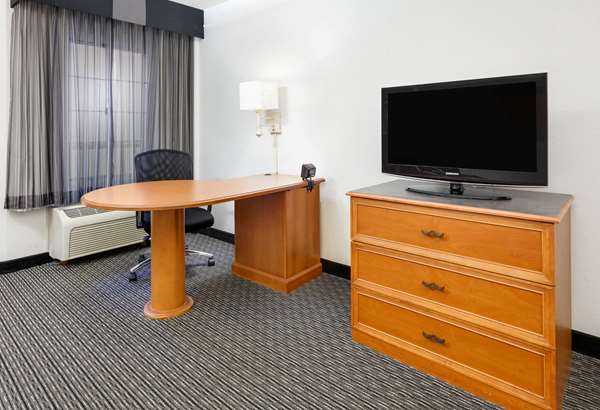  - La Quinta Inn & Suites Galleria Addison