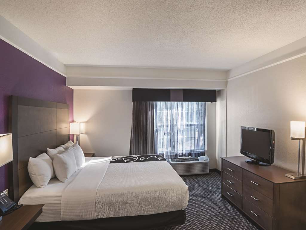 LA QUINTA INN STE FLAGSTAFF-guestroom-Guest Room,Suite,On-Site.jpg