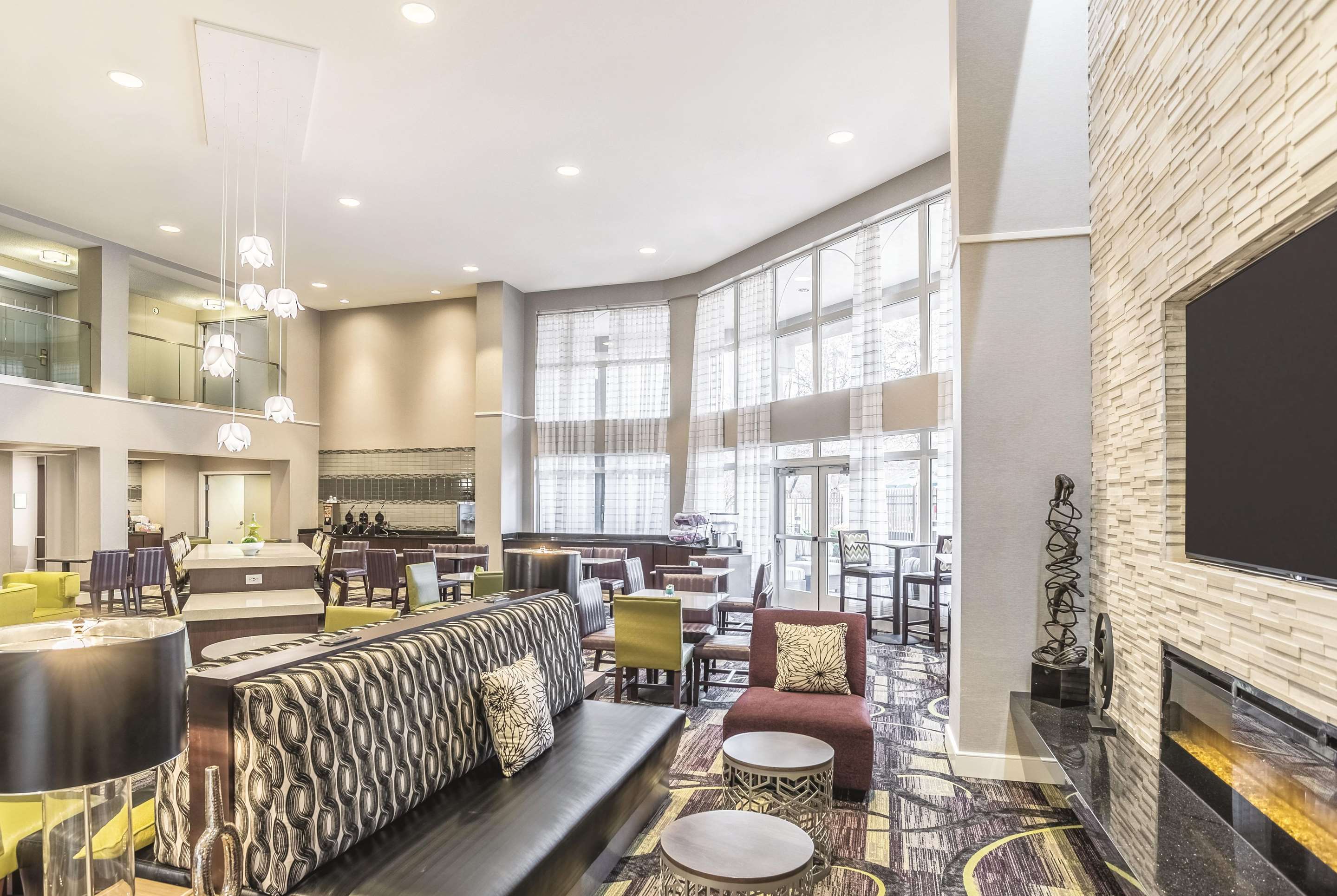 Lobby | La Quinta Inn & Suites by Wyndham Flagstaff