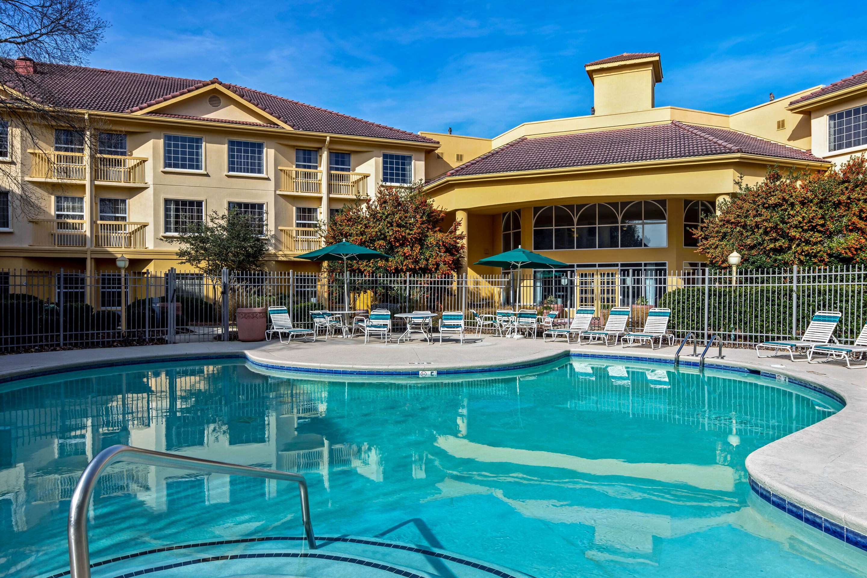 Pool | La Quinta Inn & Suites by Wyndham Macon