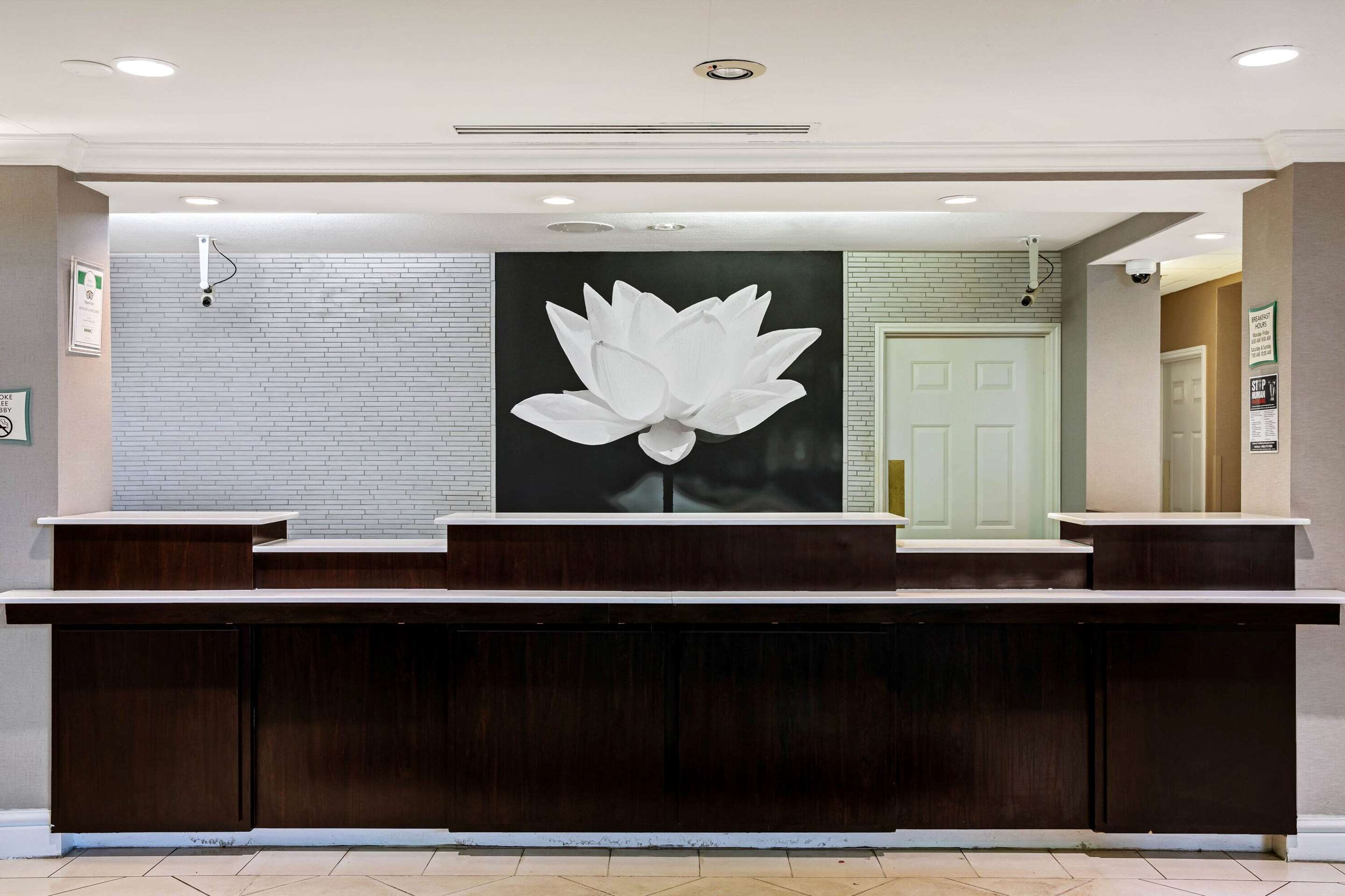 Lobby | La Quinta Inn & Suites by Wyndham Macon