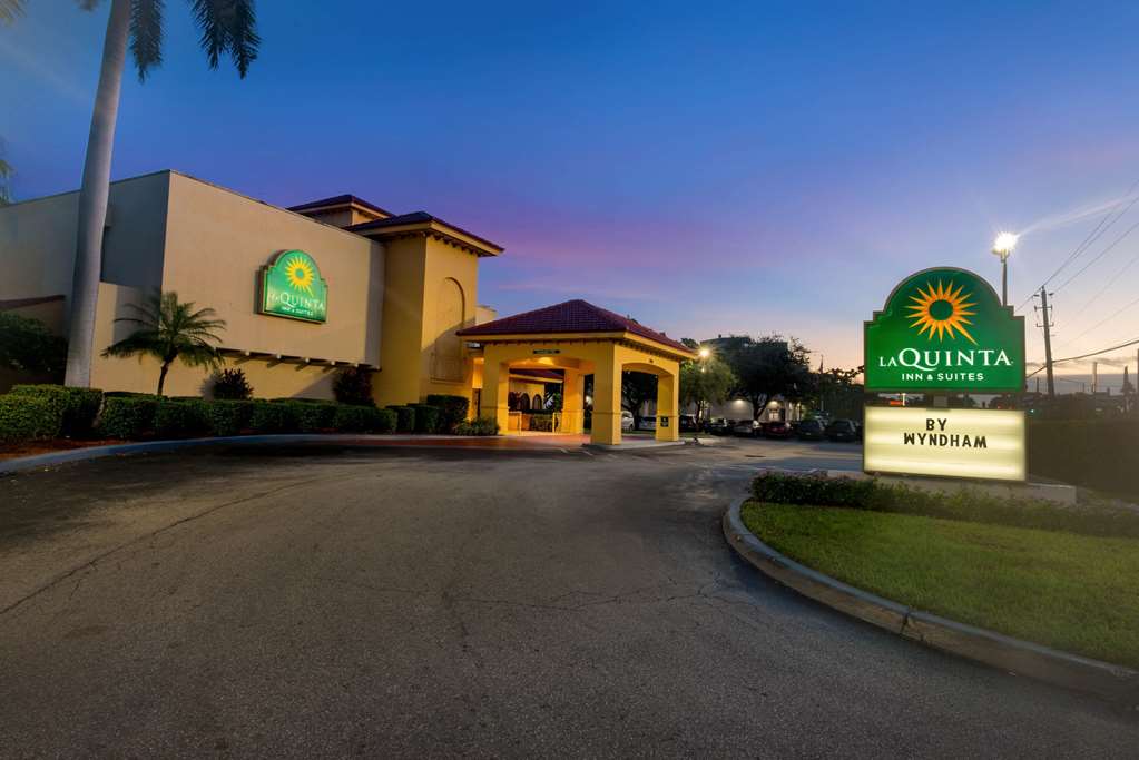 La Quinta Inn & Suites by Wyndham Ft Lauderdale Cypress Cr - Tap to explore photos