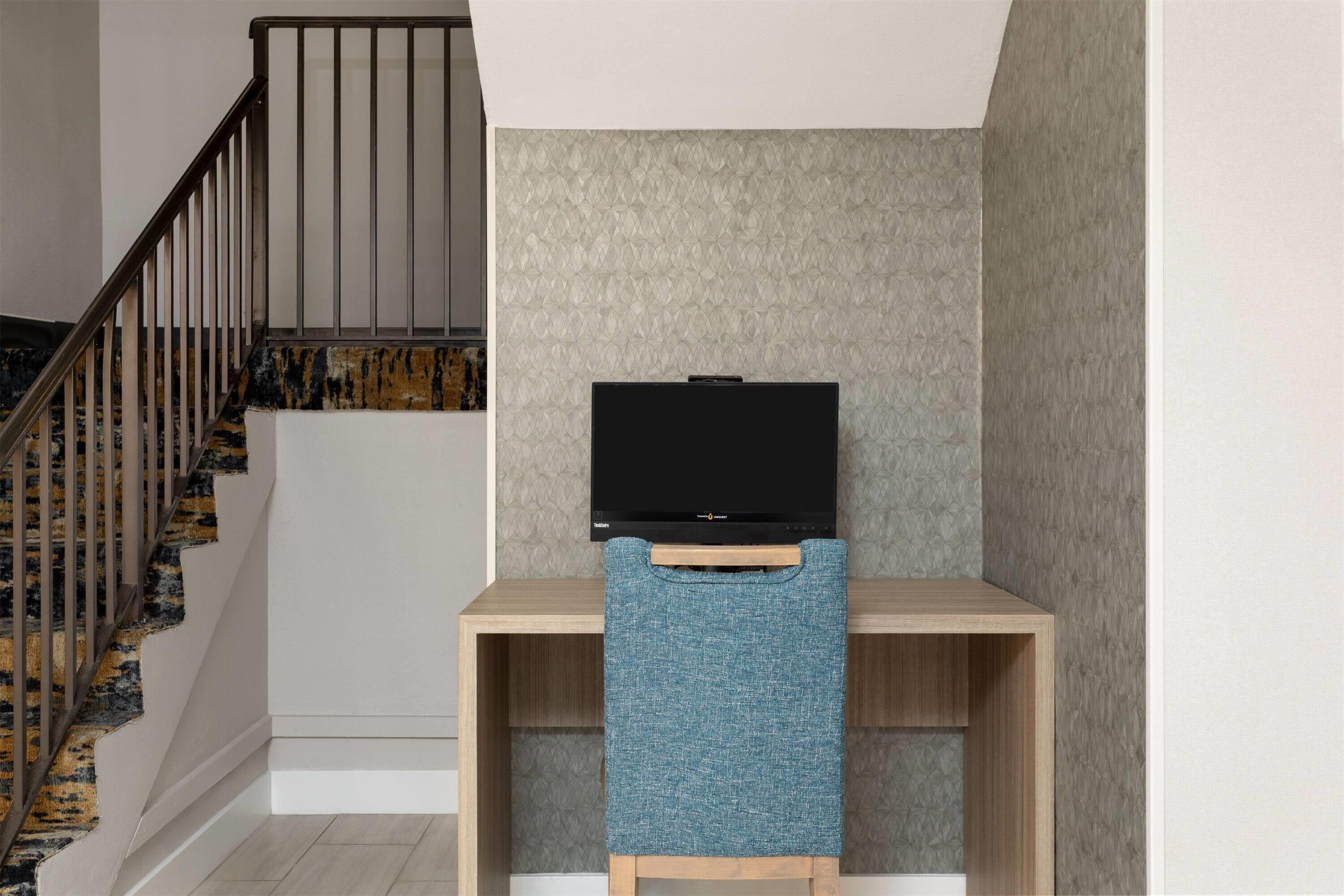 Business Center | La Quinta by Wyndham Ft Lauderdale Cypress Creek