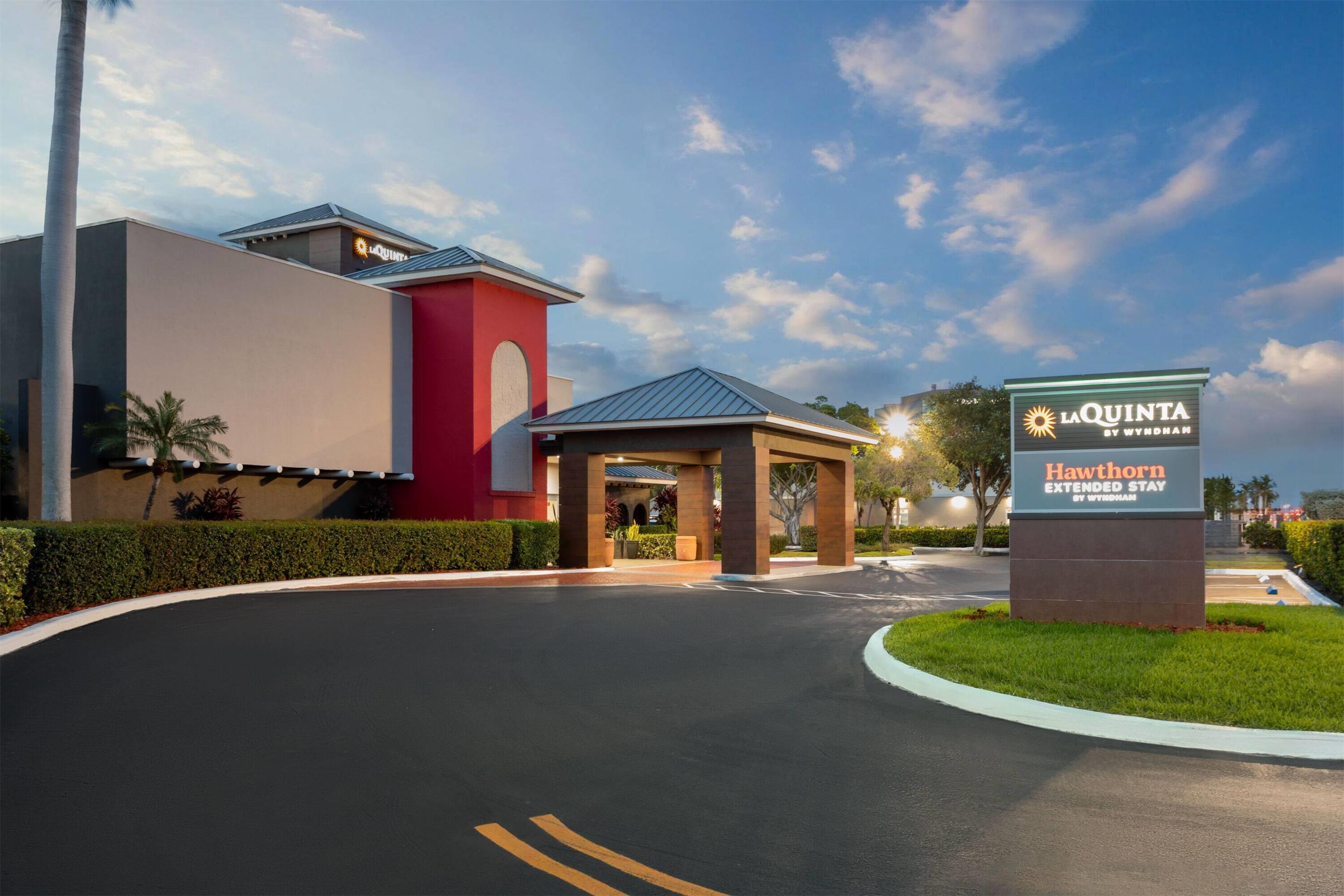 Exterior | La Quinta by Wyndham Ft Lauderdale Cypress Creek