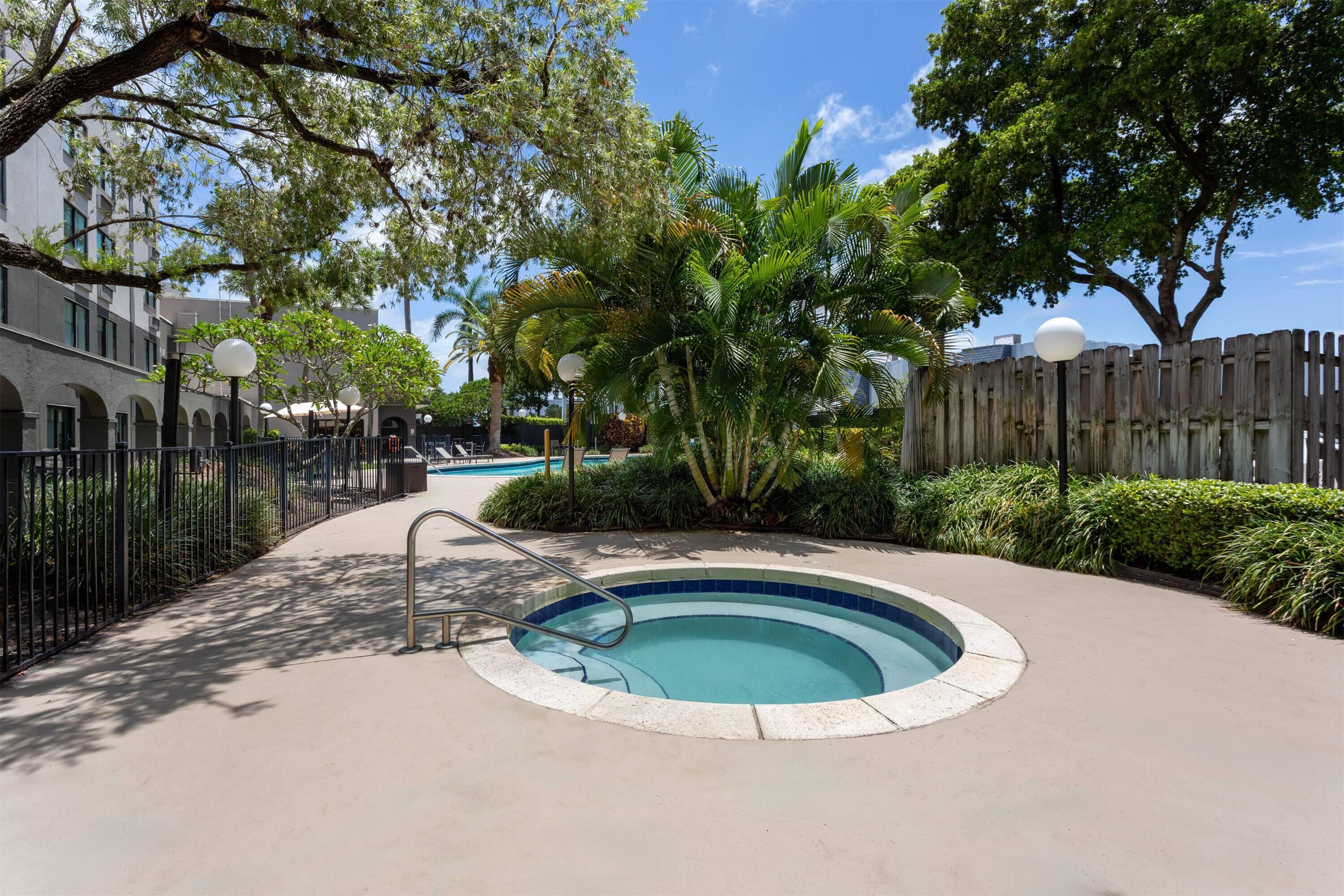 Pool | La Quinta by Wyndham Ft Lauderdale Cypress Creek