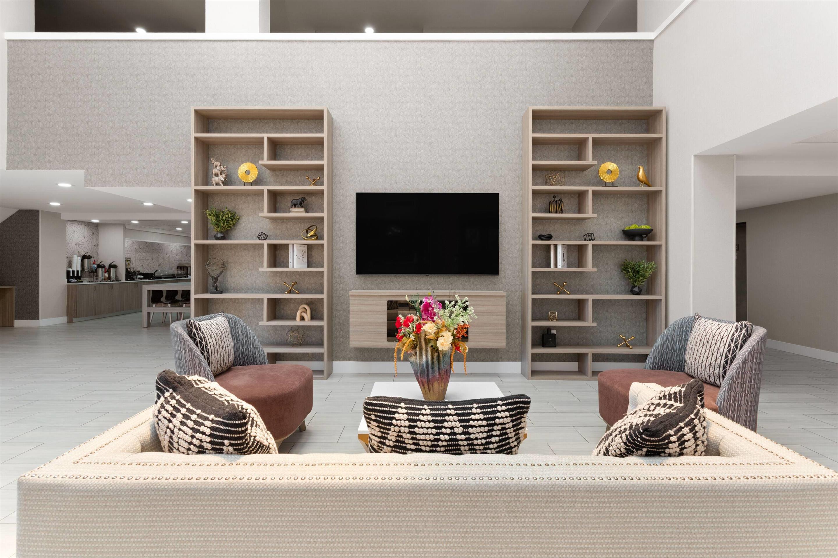 Lobby | La Quinta by Wyndham Ft Lauderdale Cypress Creek