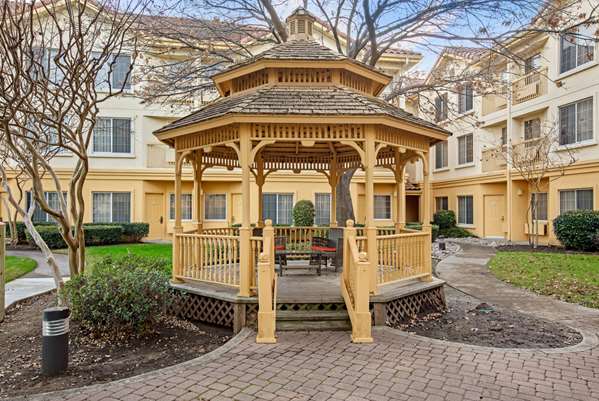  - La Quinta Inn & Suites DFW Airport North Irving