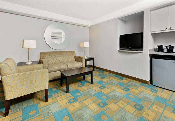 Suite - La Quinta Inn & Suites DFW Airport North Irving