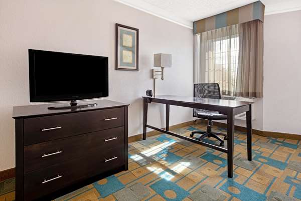  - La Quinta Inn & Suites DFW Airport North Irving