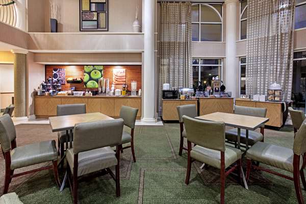  - La Quinta Inn & Suites DFW Airport North Irving