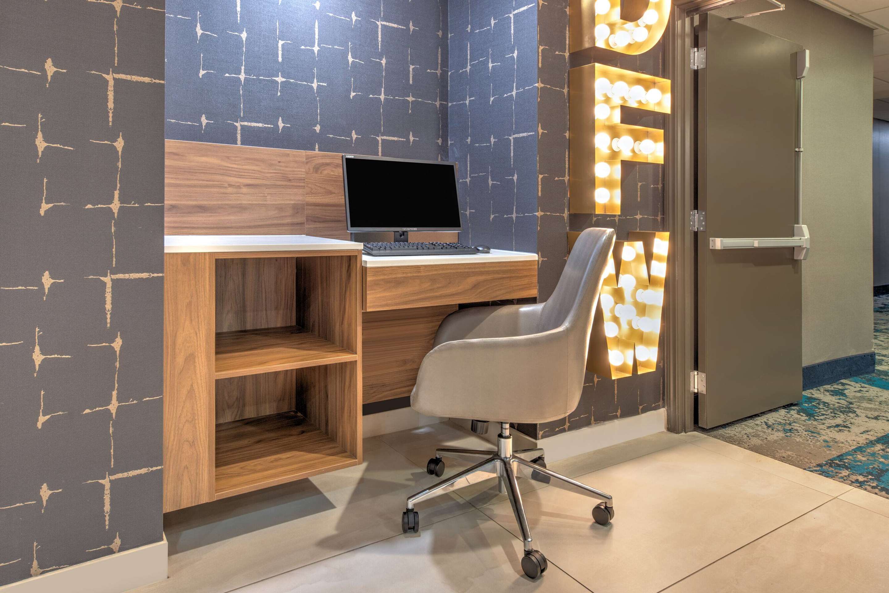 Business Center | La Quinta Inn & Suites by Wyndham Dallas DFW Airport North