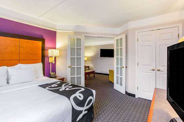 Suite - La Quinta Inn & Suites Airport Morrisville - I-40, Exit 284
