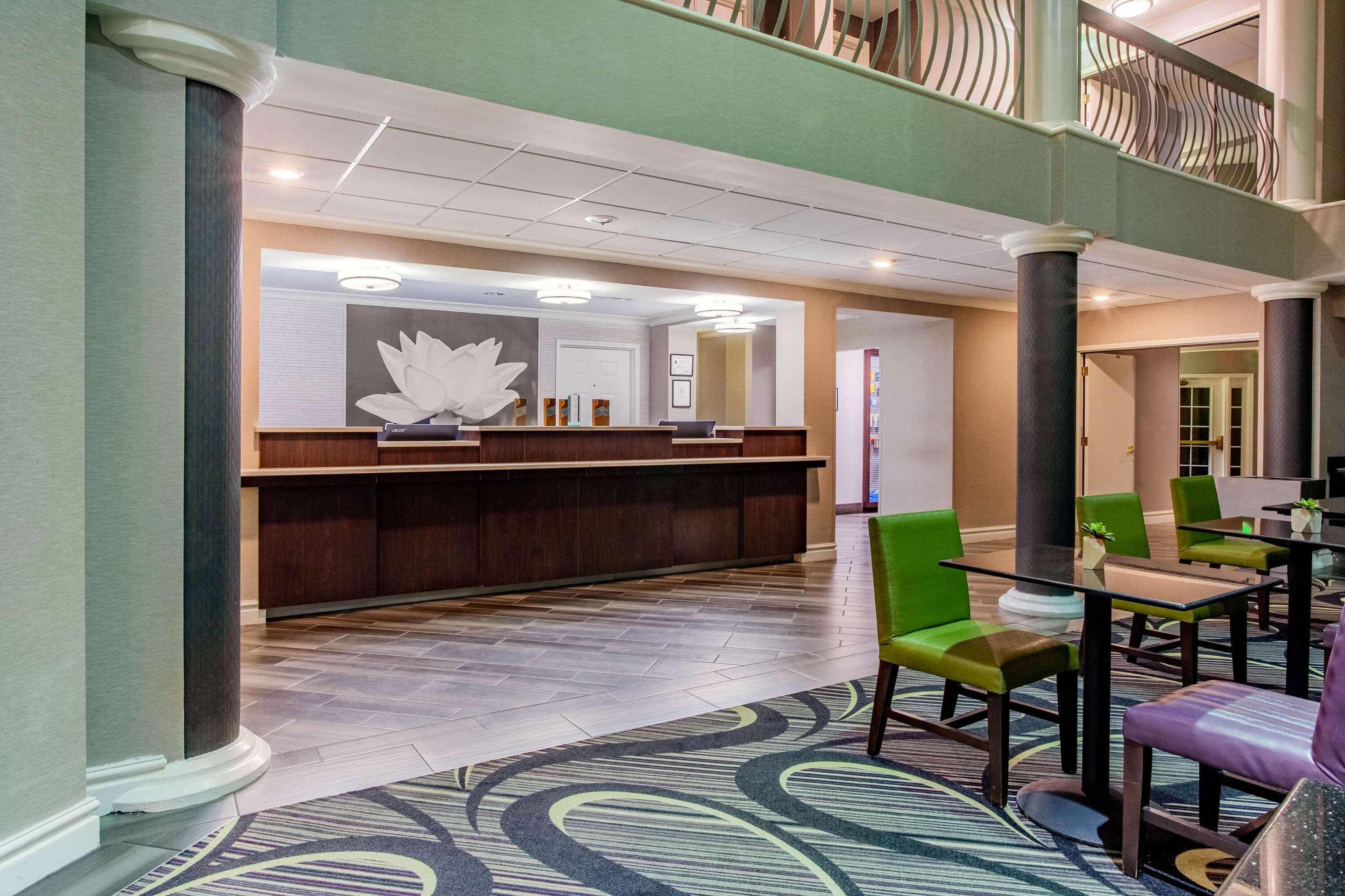 Lobby | La Quinta Inn & Suites by Wyndham Raleigh Durham Intl AP