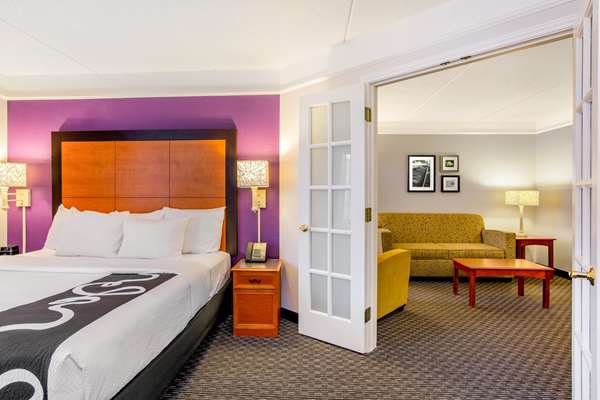 Suite - La Quinta Inn & Suites Airport Morrisville - I-40, Exit 284
