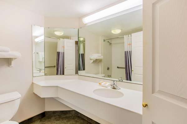  - La Quinta Inn & Suites Airport Morrisville - I-40, Exit 284