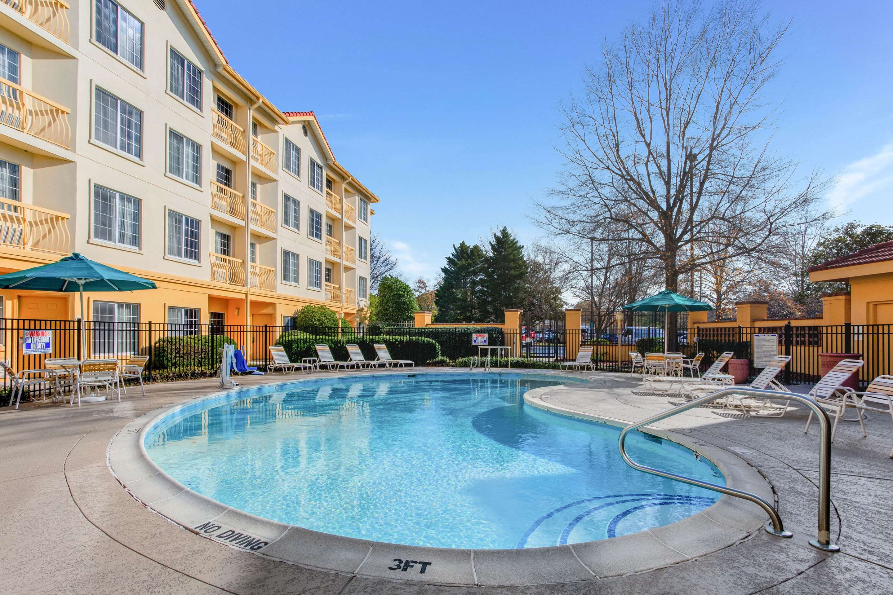 Pool | La Quinta Inn & Suites by Wyndham Raleigh Durham Intl AP