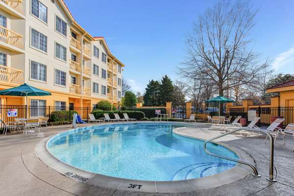 Pool - La Quinta Inn & Suites Airport Morrisville - I-40, Exit 284