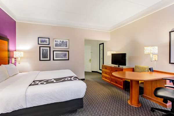  - La Quinta Inn & Suites Airport Morrisville - I-40, Exit 284