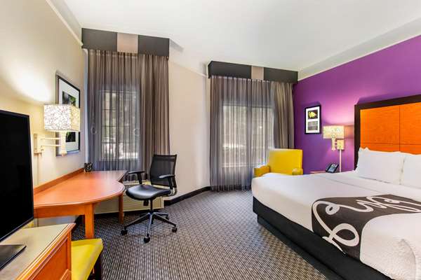  - La Quinta Inn & Suites Airport Morrisville - I-40, Exit 284