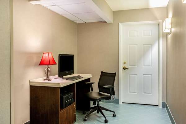 Conference Area - La Quinta Inn & Suites Airport Morrisville - I-40, Exit 284