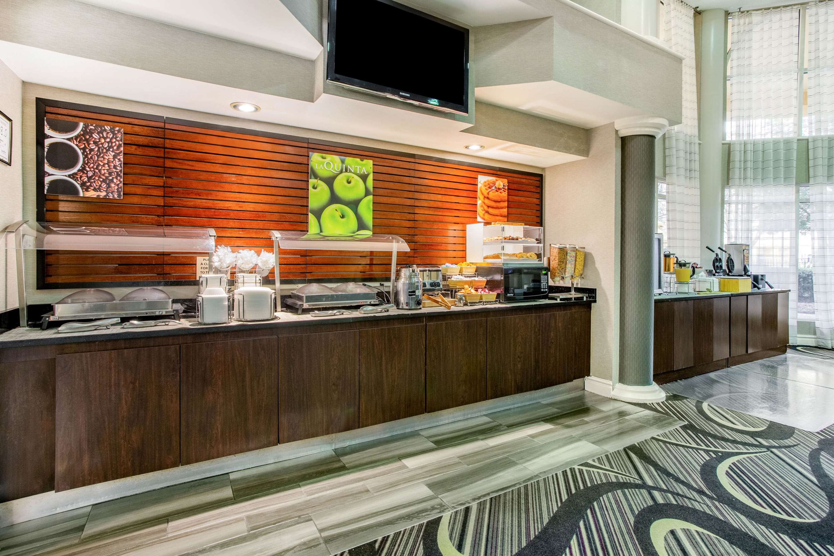 Property amenity | La Quinta Inn & Suites by Wyndham Raleigh Durham Intl AP