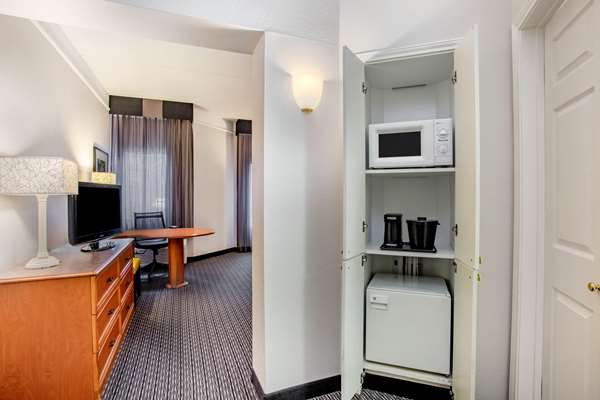  - La Quinta Inn & Suites Airport Morrisville - I-40, Exit 284