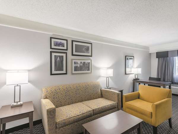 Suite - La Quinta Inn & Suites Tech Center Englewood - I-25, Exit 196