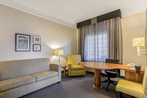 Suite - La Quinta Inn & Suites Homewood - I-65, Exit 255