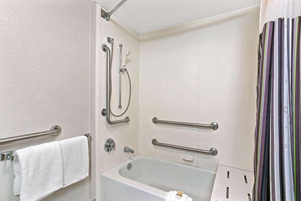  - La Quinta Inn & Suites Homewood - I-65, Exit 255