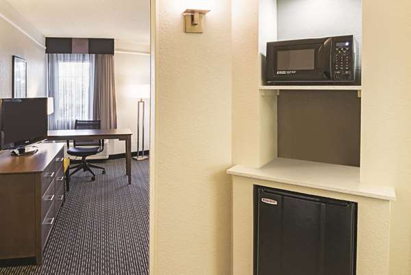  - La Quinta Inn & Suites North Fort Worth - I-35, Exit 56A