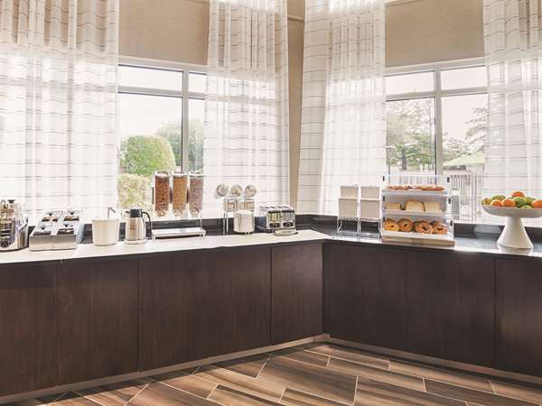  - La Quinta Inn & Suites North Fort Worth - I-35, Exit 56A