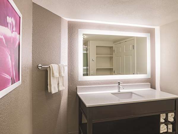 Suite - La Quinta Inn & Suites North Fort Worth - I-35, Exit 56A