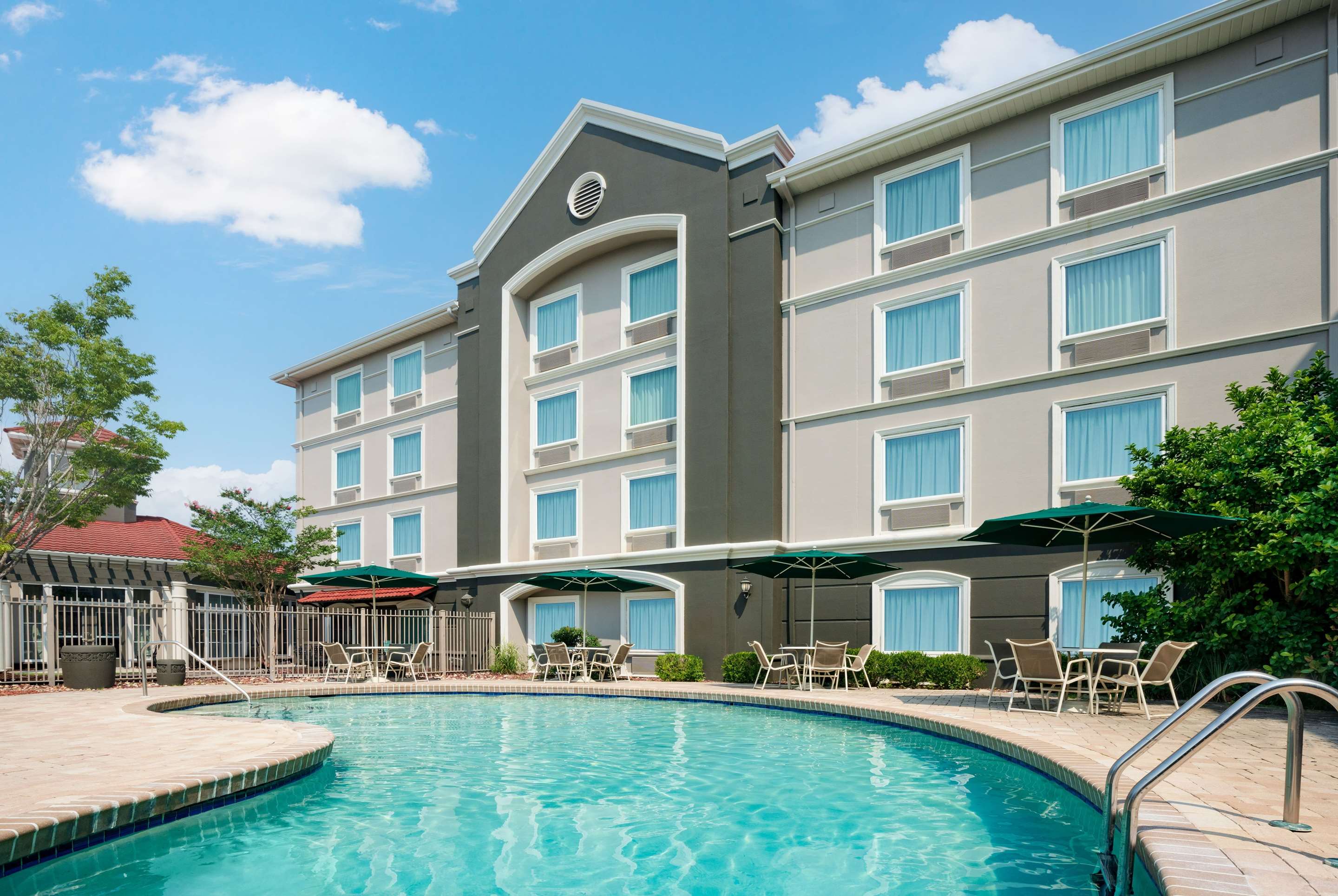 Pool | La Quinta Inn & Suites by Wyndham Myrtle Beach Broadway Area