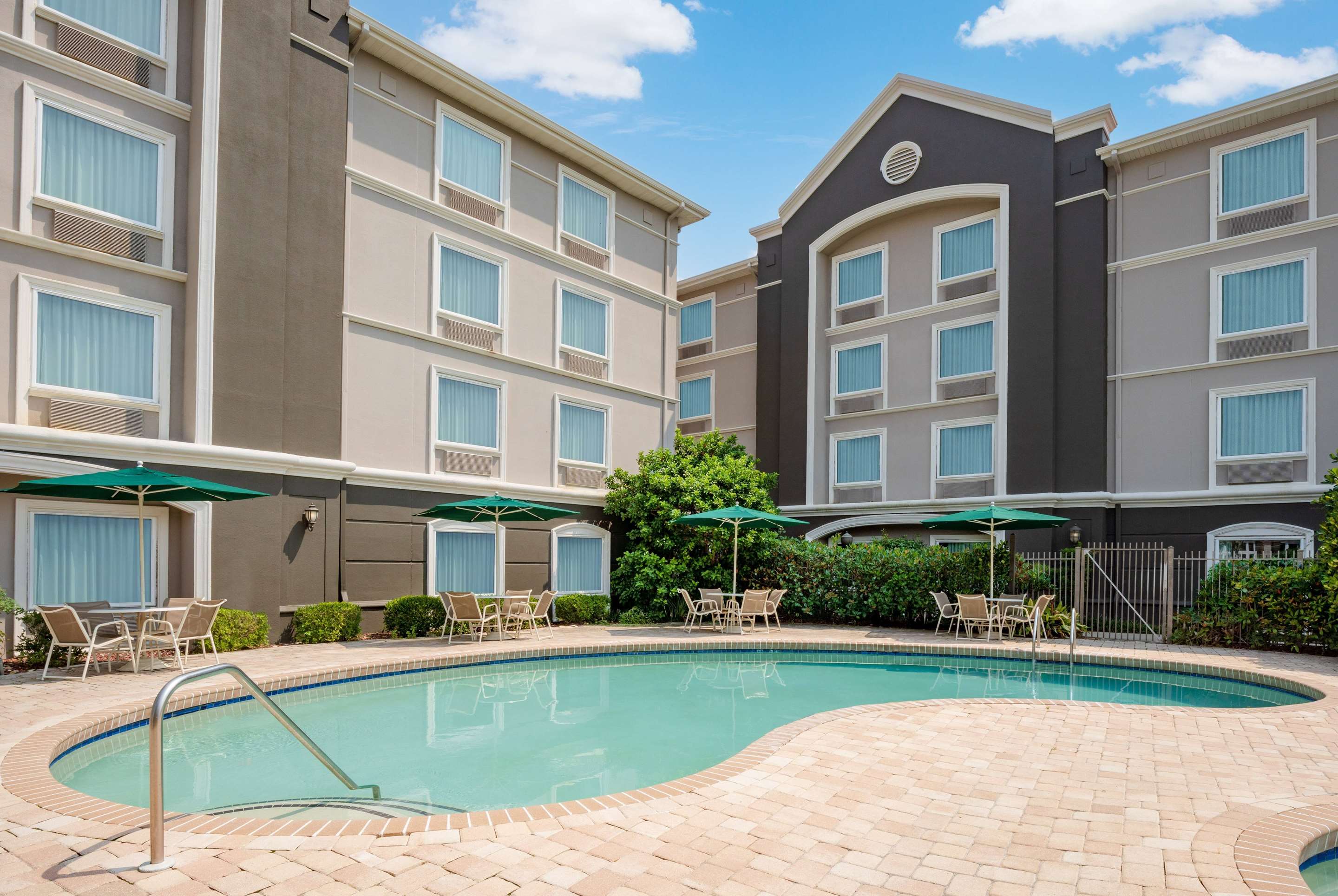 Pool | La Quinta Inn & Suites by Wyndham Myrtle Beach Broadway Area