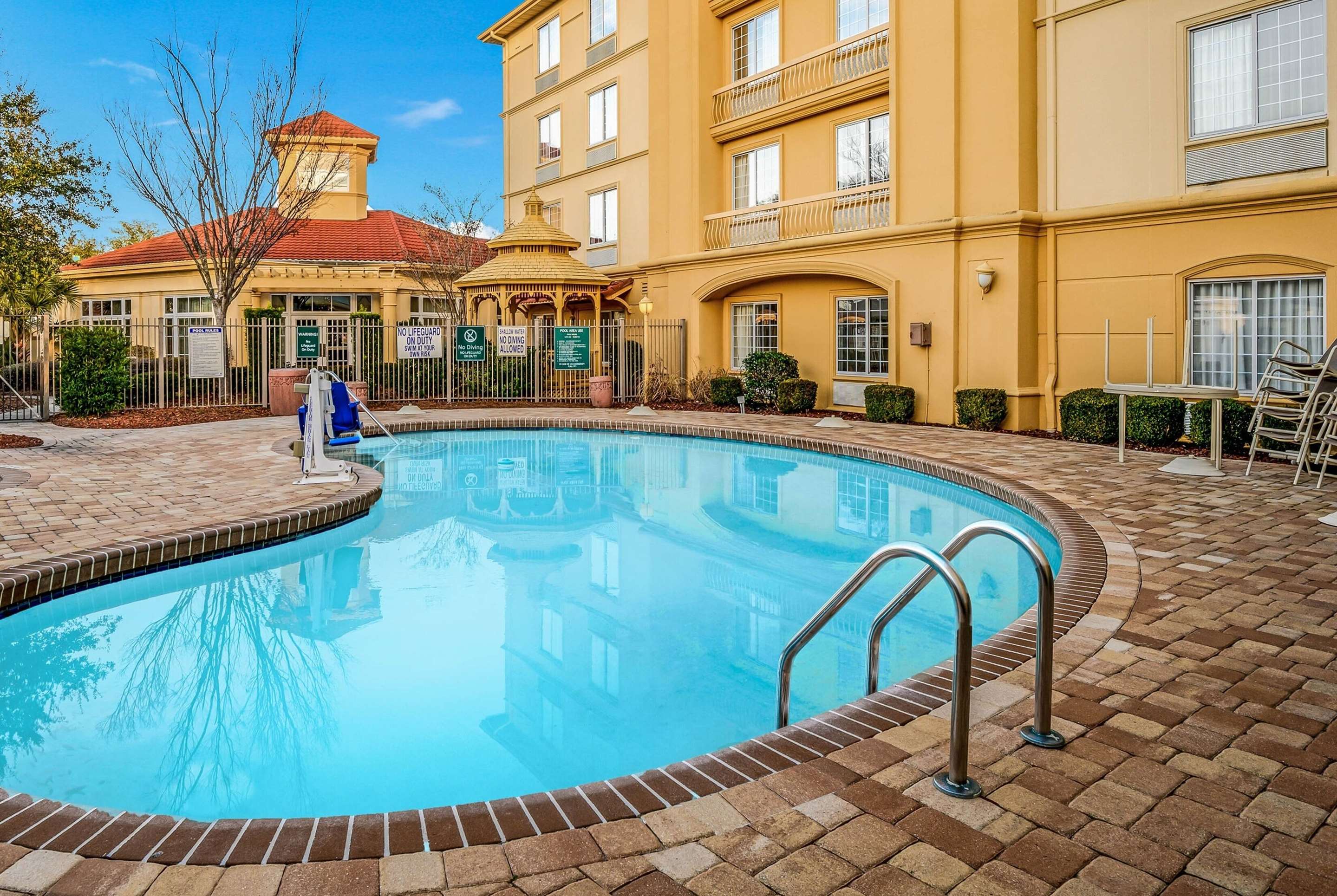 Pool | La Quinta Inn & Suites by Wyndham Myrtle Beach Broadway Area