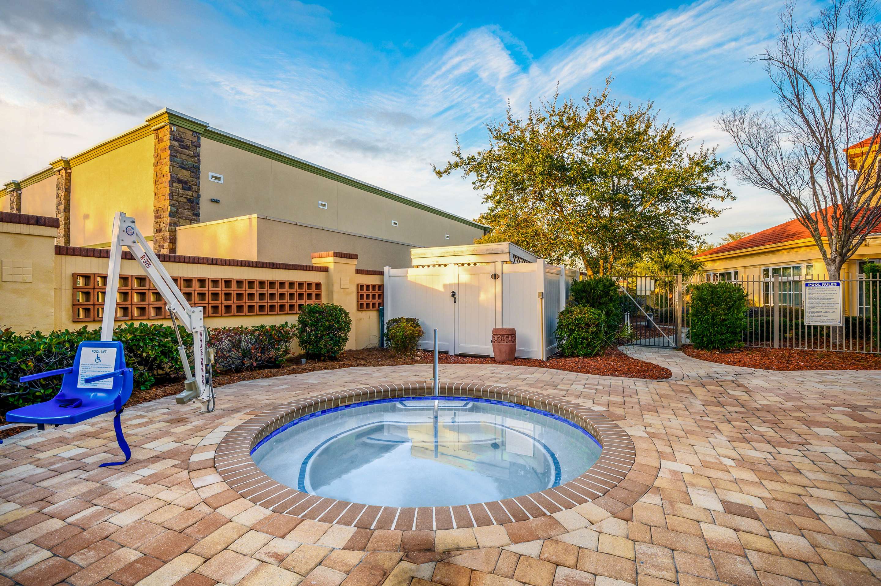 hot tub | La Quinta Inn & Suites by Wyndham Myrtle Beach Broadway Area