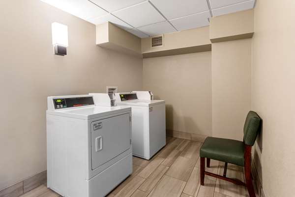 Amenities - La Quinta Inn & Suites Louisville