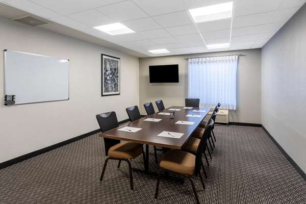  - La Quinta Inn & Suites Louisville