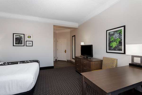  - La Quinta Inn & Suites Louisville
