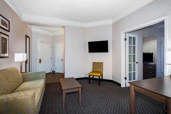 Suite - La Quinta Inn & Suites Louisville
